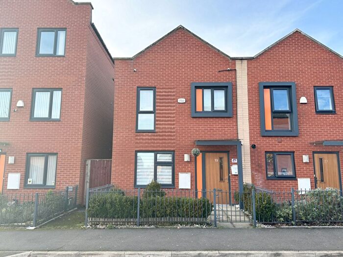 3 Bedroom End Of Terrace House To Rent In Athole Street, Salford, M5