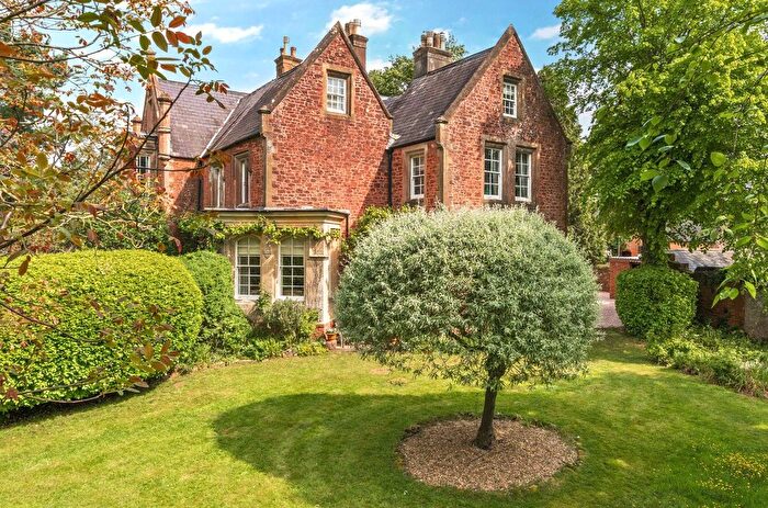 4 Bedroom Semi Detached House For Sale In Broadclyst, Exeter, EX5