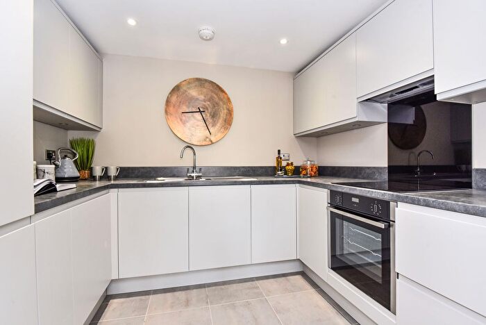 1 Bedroom Flat For Sale In Queens Road, Farnborough, GU14