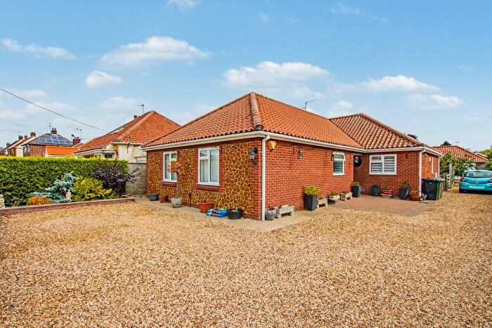 4 Bedroom Detached Bungalow For Sale In Lynn Road, Dersingham, PE31