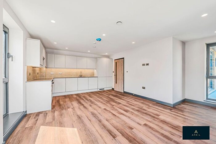 2 Bedroom Flat To Rent In Harrow Road, London, E11