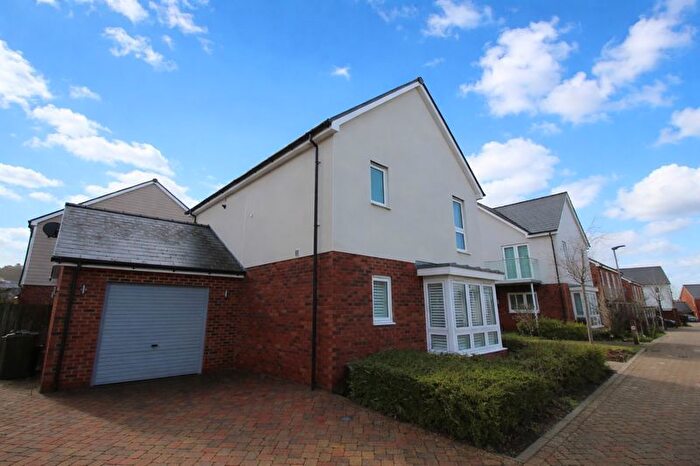 3 Bedroom Detached House For Sale In Hedgerow Lane, Tunbridge Wells, TN2