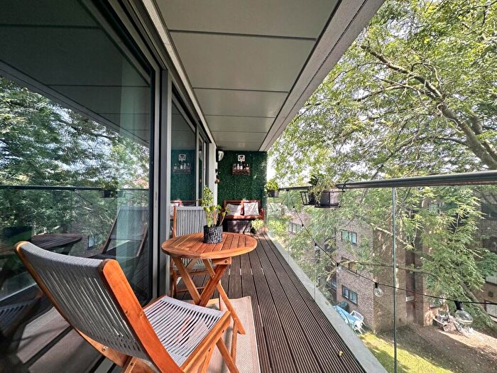 2 Bedroom Apartment For Sale In Saffron Central Square, Croydon, CR0