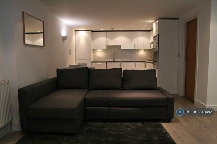 1 Bedroom Flat To Rent In Cecilia Road, London, E8