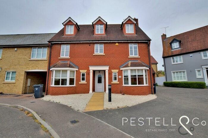 6 Bedroom Link Detached House To Rent In Worrin Road, Flitch Green, CM6
