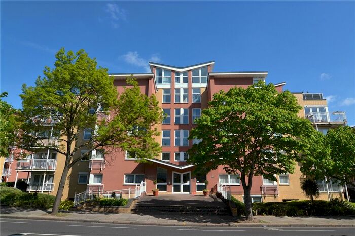 1 Bedroom Flat To Rent In Fairmile House, Twickenham Road, Teddington, TW11