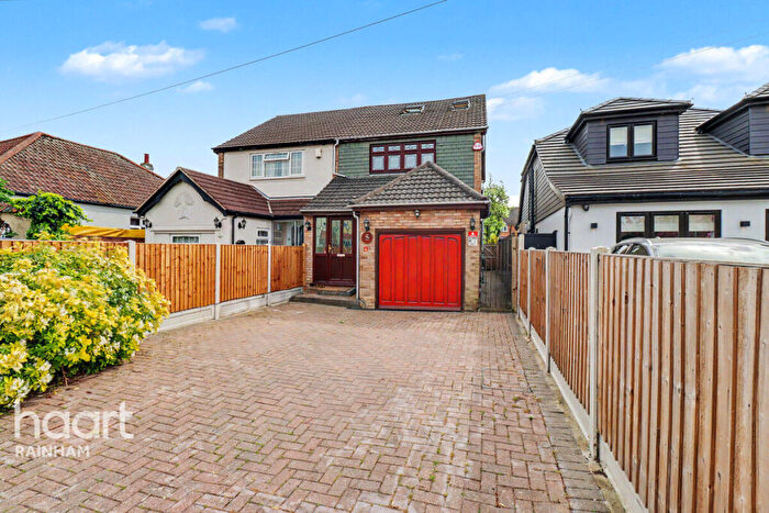 4 Bedroom Semi Detached House For Sale In Glebe Road, Rainham, RM13