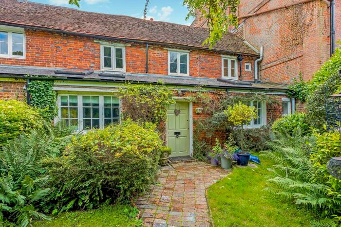 3 Bedroom Cottage To Rent In Bath Road Knowl Hill, RG10
