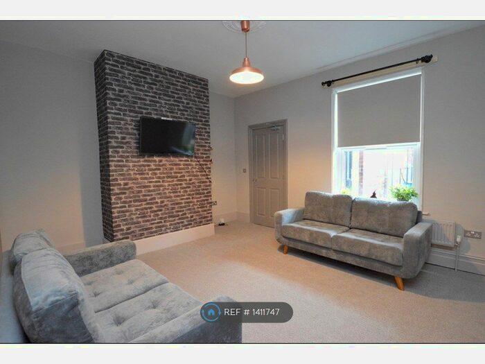 3 Bedroom Terraced House To Rent In Benjamin Street, Wakefield, WF2