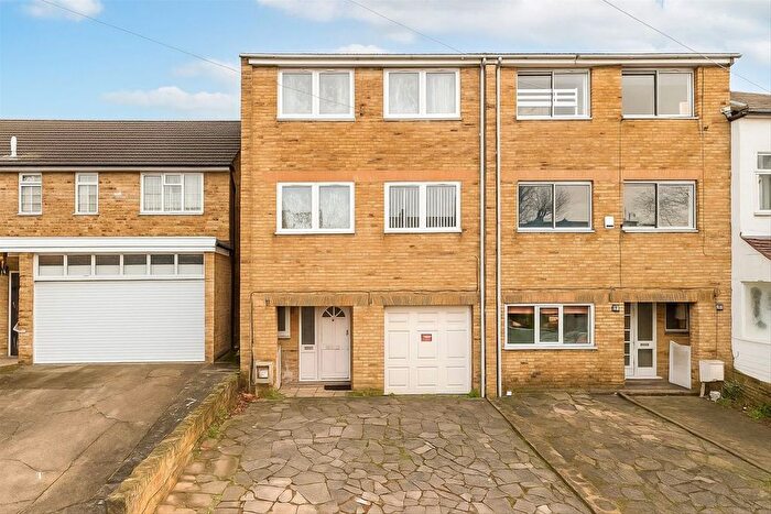 5 Bedroom Semi Detached House For Sale In Grove Avenue, Hanwell, W7