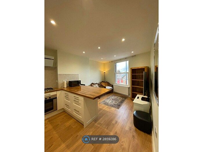 2 Bedroom Flat To Rent In Fulham, London, SW6