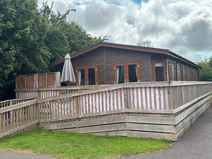 3 Bedroom Lodge For Sale In The Paddock, Brokerswood, BA13