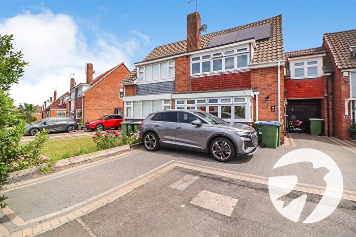 4 Bedroom Semi-Detached House For Sale In Meyer Road, Erith, Kent, DA8