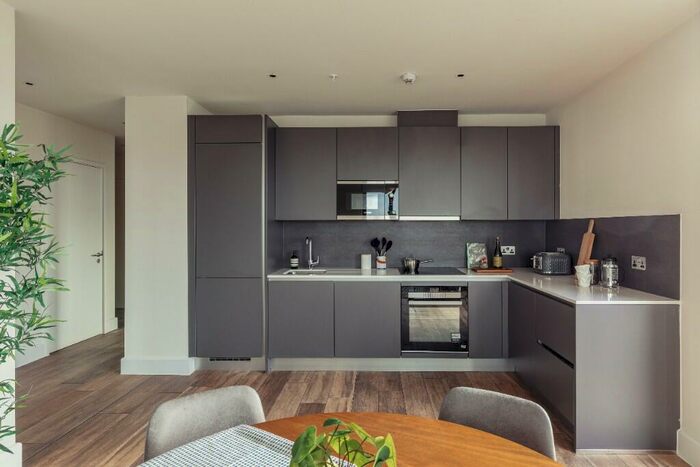 2 Bedroom Flat To Rent In Mallow Walk, London, SE8