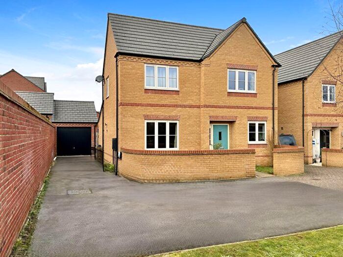 4 Bedroom Detached House For Sale In George Parish Road, Banbury - Garage And Large Driveway, OX16