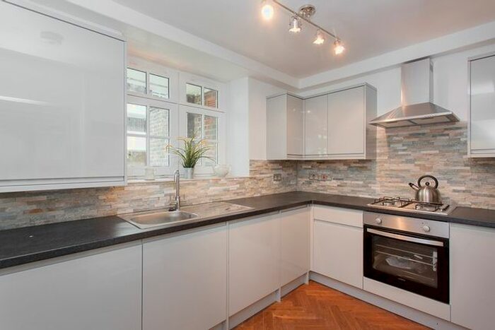 1 Bedroom Flat For Sale In Macaulay Square, Clapham, SW4