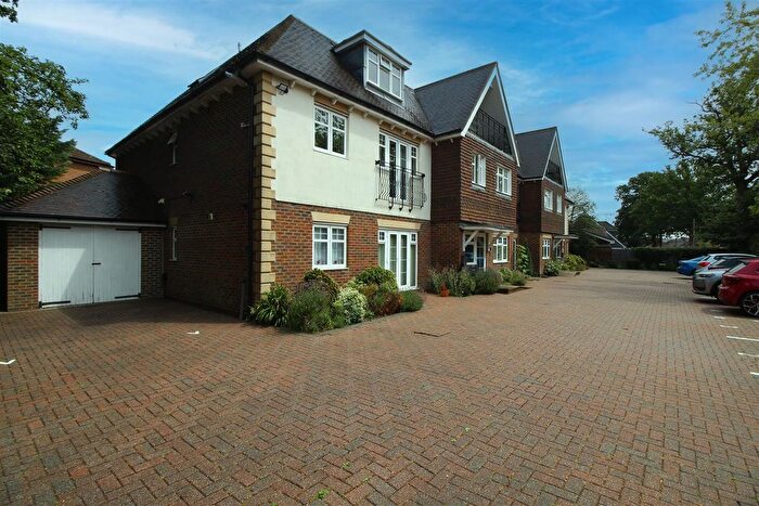 2 Bedroom Flat To Rent In Gales Drive, Crawley, West Sussex., RH10