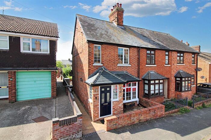 3 Bedroom Semi-Detached House For Sale In Quainton Road, Waddesdon, HP18