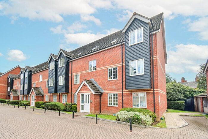 2 Bedroom Apartment For Sale In Bartholomew Street, Newbury, Berkshire, RG14