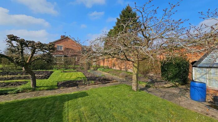 5 Bedroom Detached House For Sale In Sutton Lane, Elton, NG13