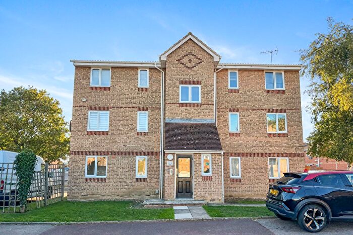 2 Bedroom Flat For Sale In Chestnut Road, Vange, Basildon, SS16