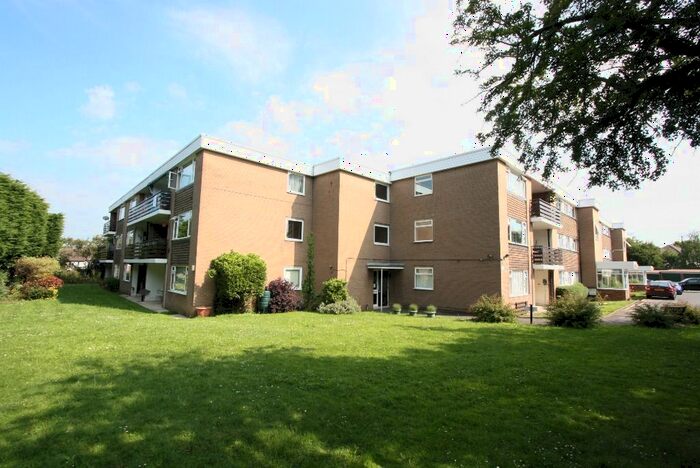 2 Bedroom Flat To Rent In Eastcote Lane, Northolt, UB5