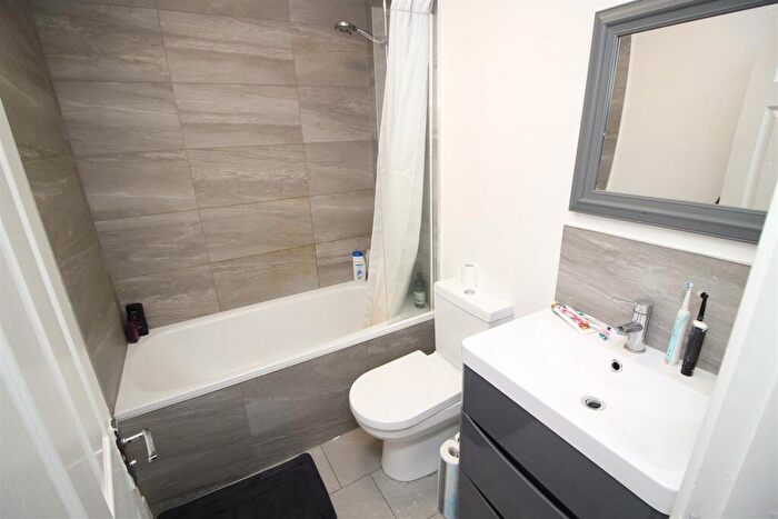 3 Bedroom Flat To Rent In Newlands Road, Newcastle Upon Tyne, NE2