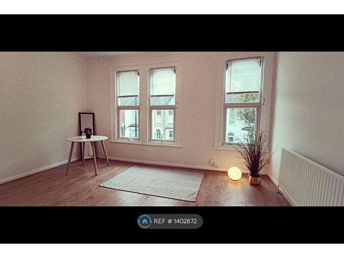 2 Bedroom Flat To Rent In Hazelwood Road, London, E17