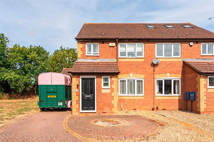 3 Bedroom Semi-Detached House For Sale In Newbolt Close, Newport Pagnell, Milton Keynes, Buckinghamshire, MK16