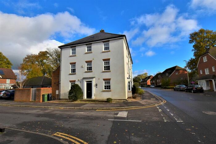 4 Bedroom Town House To Rent In Brookfield Drive, Horley, RH6