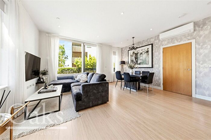 3 Bedroom Flat For Sale In Cherry Orchard Road, East Croydon, CR0