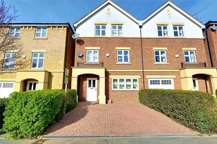 5 Bedroom Country House To Rent In Heacham Avenue, Ickenham, UB10