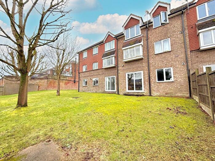 1 Bedroom Flat For Sale In Abbey Mews, Dunstable, LU6