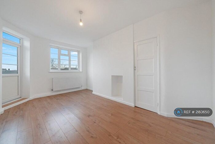 2 Bedroom Flat To Rent In Danby House, London, E9