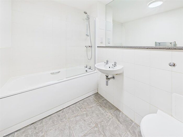 2 Bedroom Flat For Sale In Gramercy Park, Bannerbrook, Coventry, CV4
