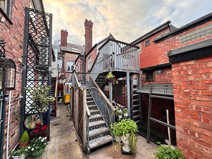 2 Bedroom Flat To Rent In Clifton Street, Alderley Edge, SK9