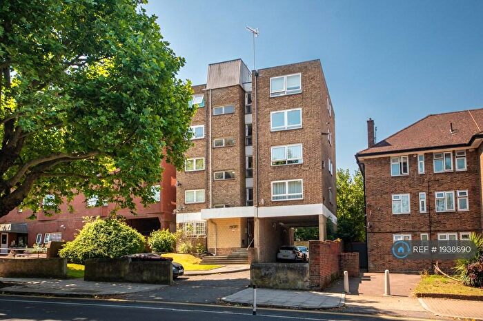 2 Bedroom Flat To Rent In Adelphi Court, London, N2