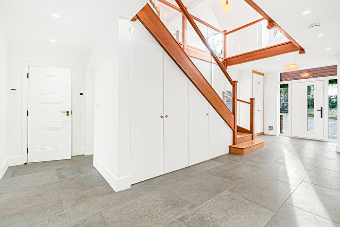 5 Bedroom Detached House To Rent In New Park Road, Newgate Street, Hertford, SG13