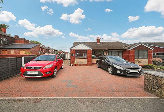 3 Bedroom Semi-Detached Bungalow For Sale In Fulbeck Avenue, Wigan, WN3