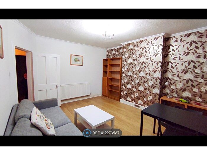 2 Bedroom Semi-Detached House To Rent In Claremont Bank, Edinburgh, EH7