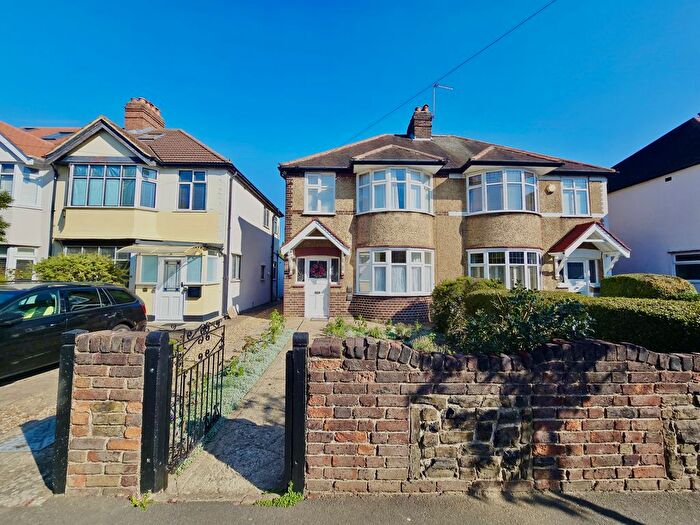 3 Bedroom Semi-Detached House For Sale In Dene Avenue, Hounslow, Greater London, TW3