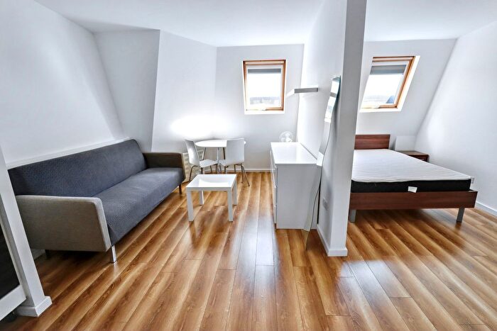 Studio To Rent In High Street, London, NW10