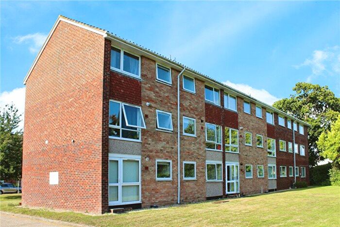 2 Bedroom Apartment For Sale In Ashley Road, New Milton, Hampshire, BH25