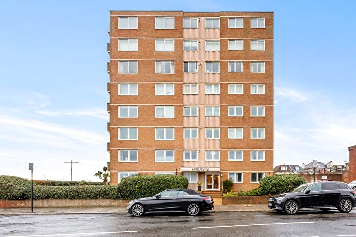 2 Bedroom Flat For Sale In Kingsway, Hove, BN3