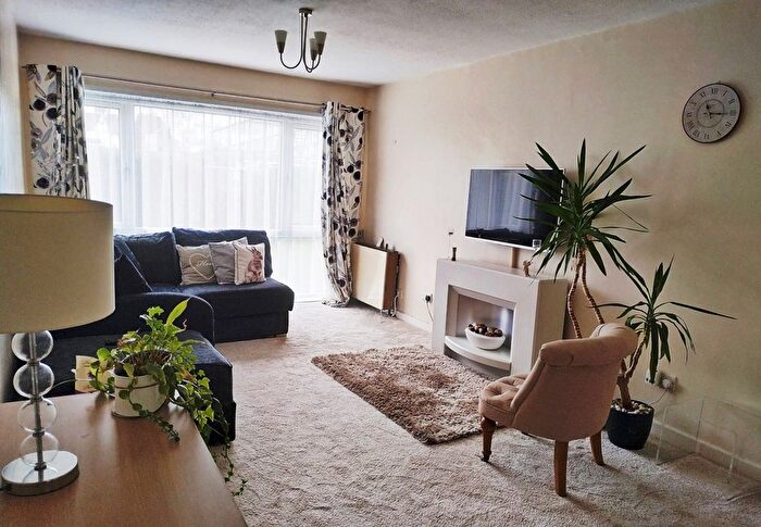 2 Bedroom Flat For Sale In Burwood Court - Incl Appliances, Chelmsford, CM2