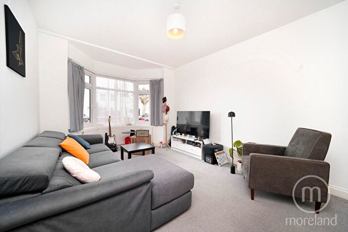 2 Bedroom End Of Terrace House For Sale In Woodville Road, Golders Green, NW11