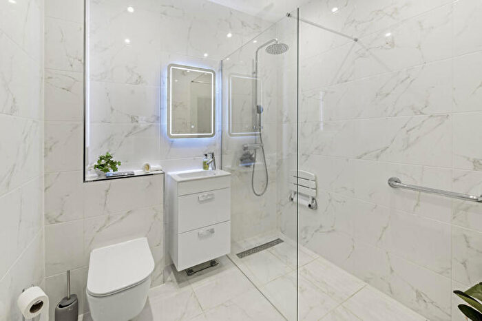 2 Bedroom Bungalow For Sale In Genn Park, Boughton Monchelsea, Maidstone, Kent, ME17