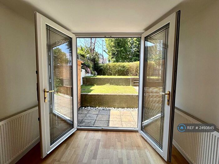 3 Bedroom Flat To Rent In Craneswater Apartments, Southsea, PO4