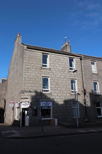 2 Bedroom Flat To Rent In Orchard Place, Top Floor, Aberdeen, AB24