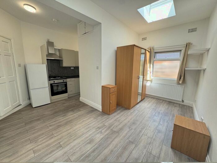1 Bedroom Flat To Rent In Plashet Road, London, E13